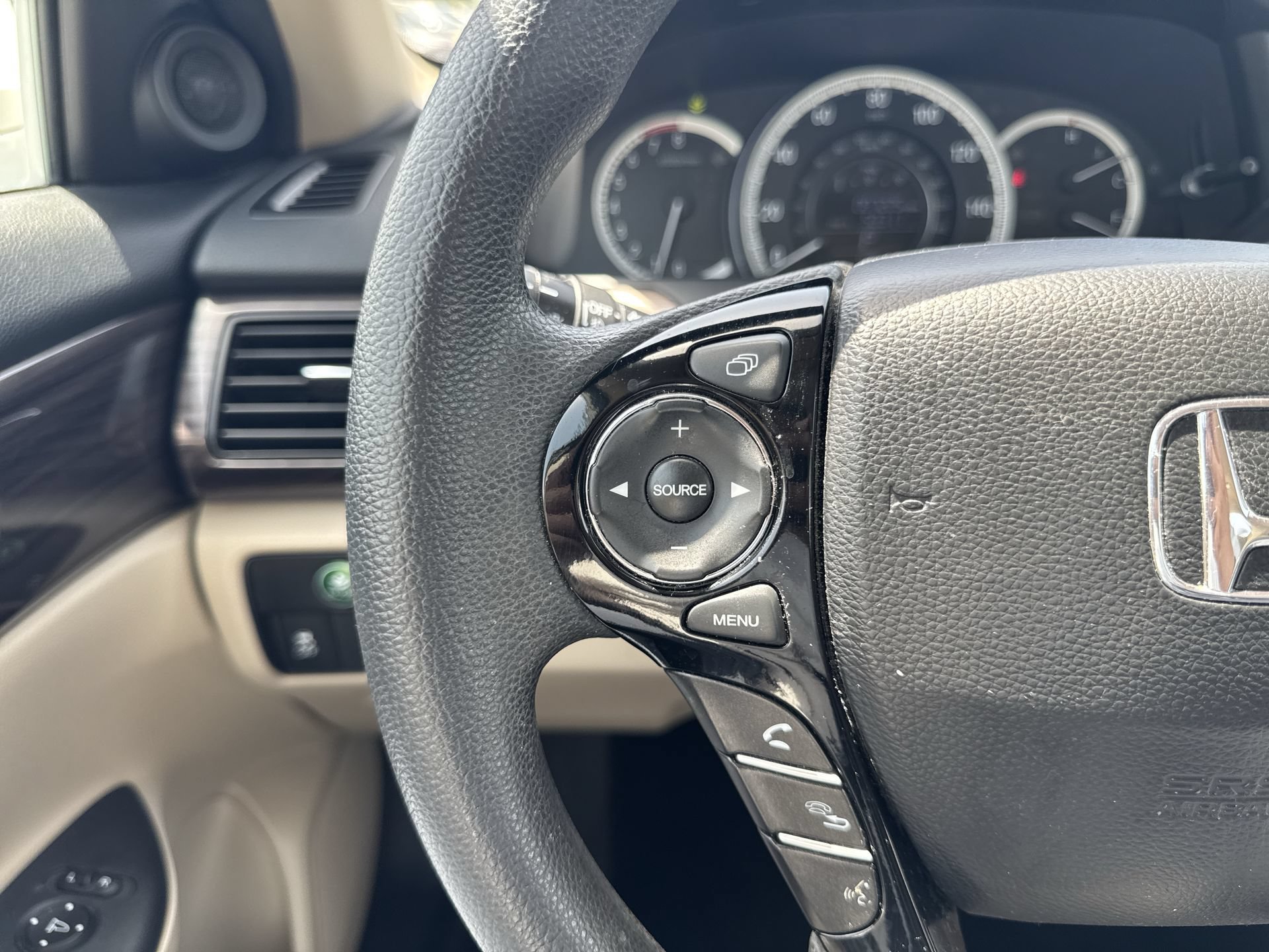 Used 2017 White Honda EX image 28