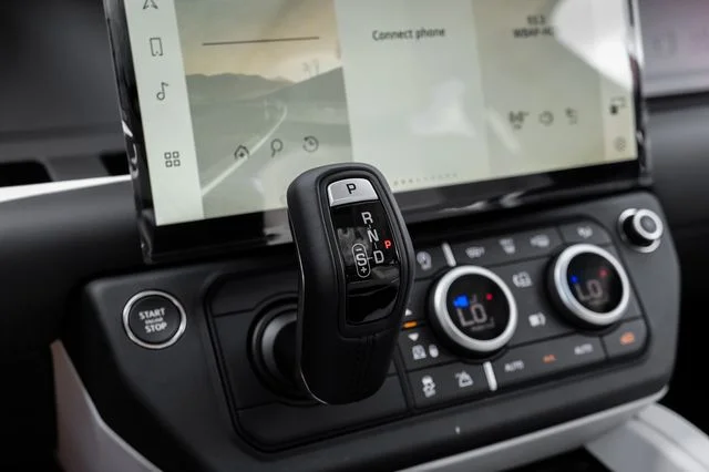 New 2026 Tasman Blue Land Rover X-Dynamic SE image 31