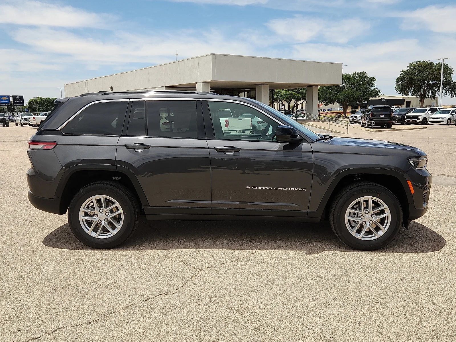 New 2026 Baltic Gray Metallic Clear-Coat  Paint Jeep LAREDO X 4X2 image 5