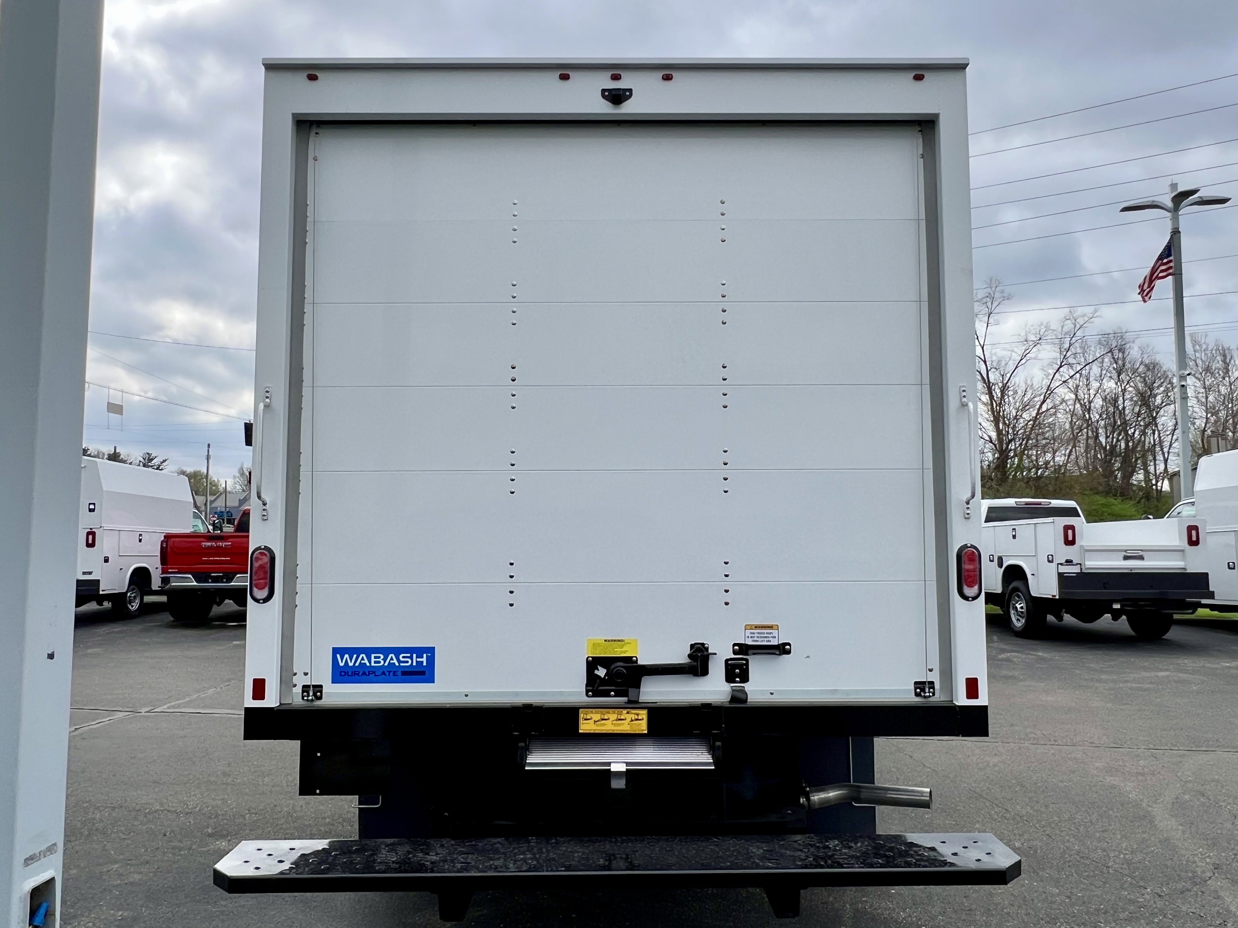 New 2025 Summit White GMC 1WT image 7