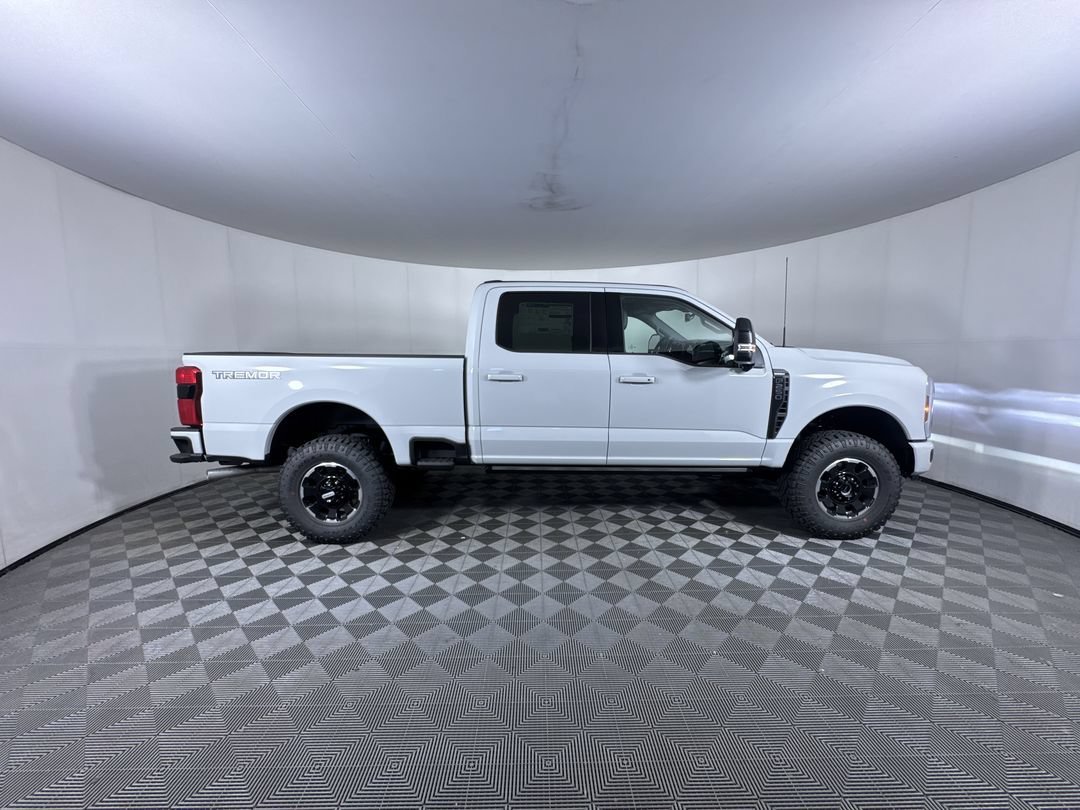 New 2026 Avalanche Ford Lariat image 9