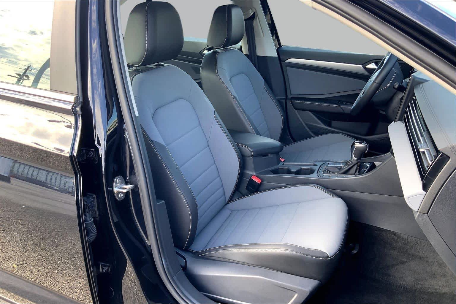 Used 2026 Deep Black Pearl Volkswagen SE image 9