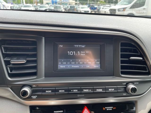 Used 2020 Phantom Black Hyundai SE image 24