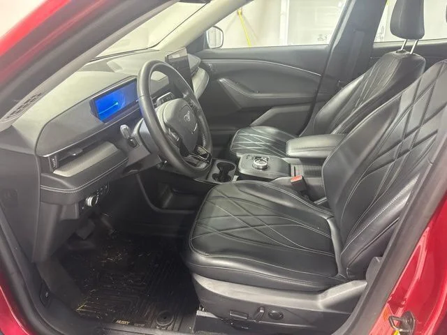 Used 2022 Red Ford Select image 12