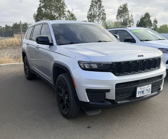 Used 2024 Silver Zynith Jeep Altitude image 3