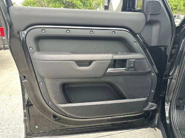 2025 Land Rover Defender S - Photo 13