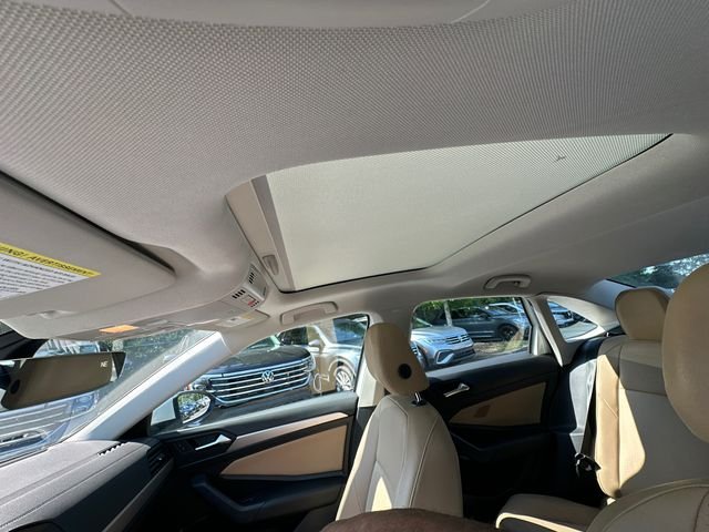 Certified Used 2020 White Volkswagen 1.4T SE image 33