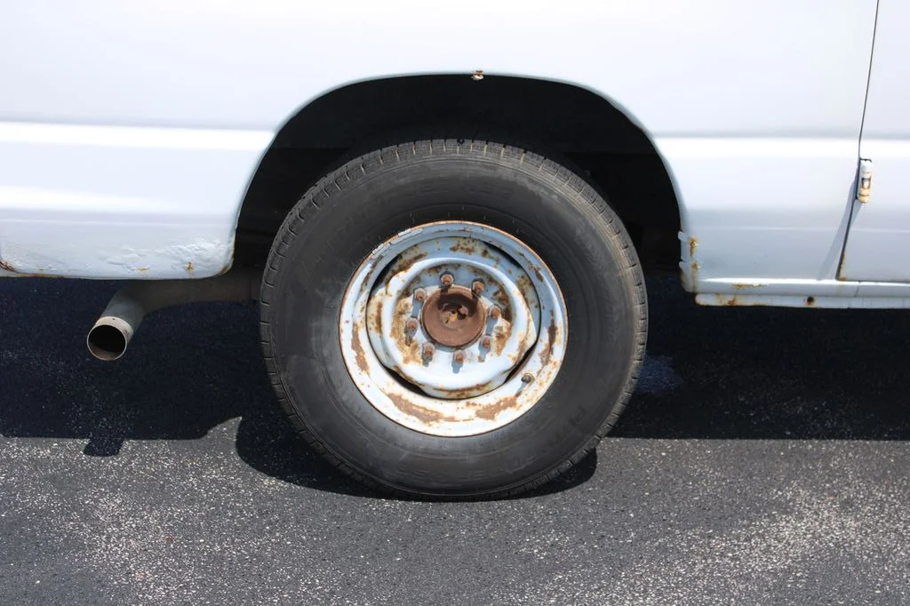 Used 2007 White Ford Commercial image 22
