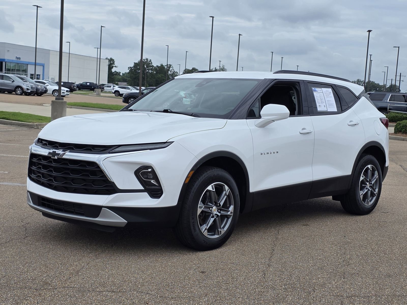 Used 2024 Summit White Chevrolet 2LT image 1