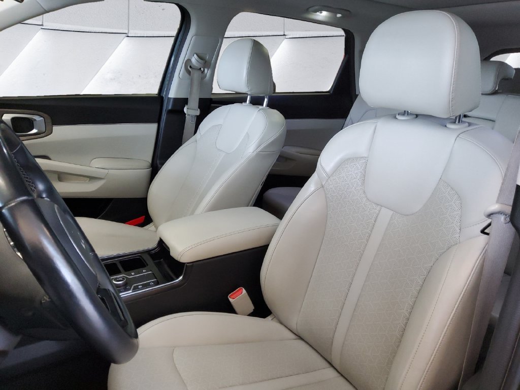 Used 2022 Green Kia S image 8