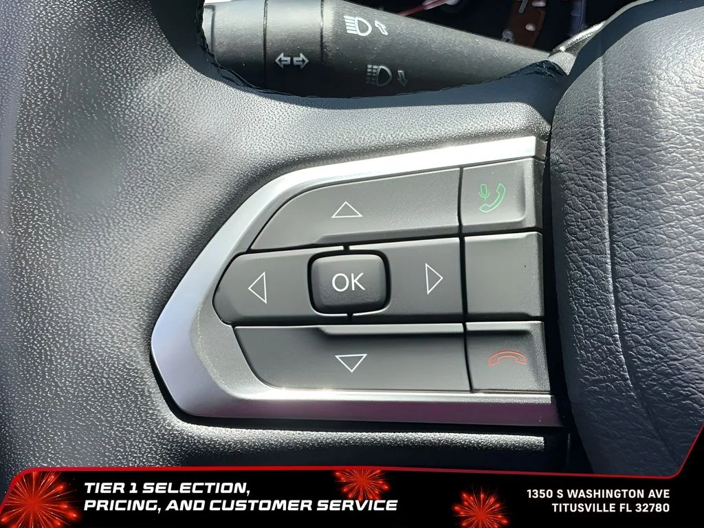 Used 2025 Silver Jeep Limited image 28