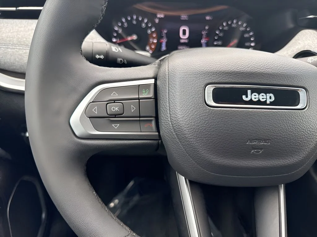 Used 2025 Red Jeep Latitude image 13
