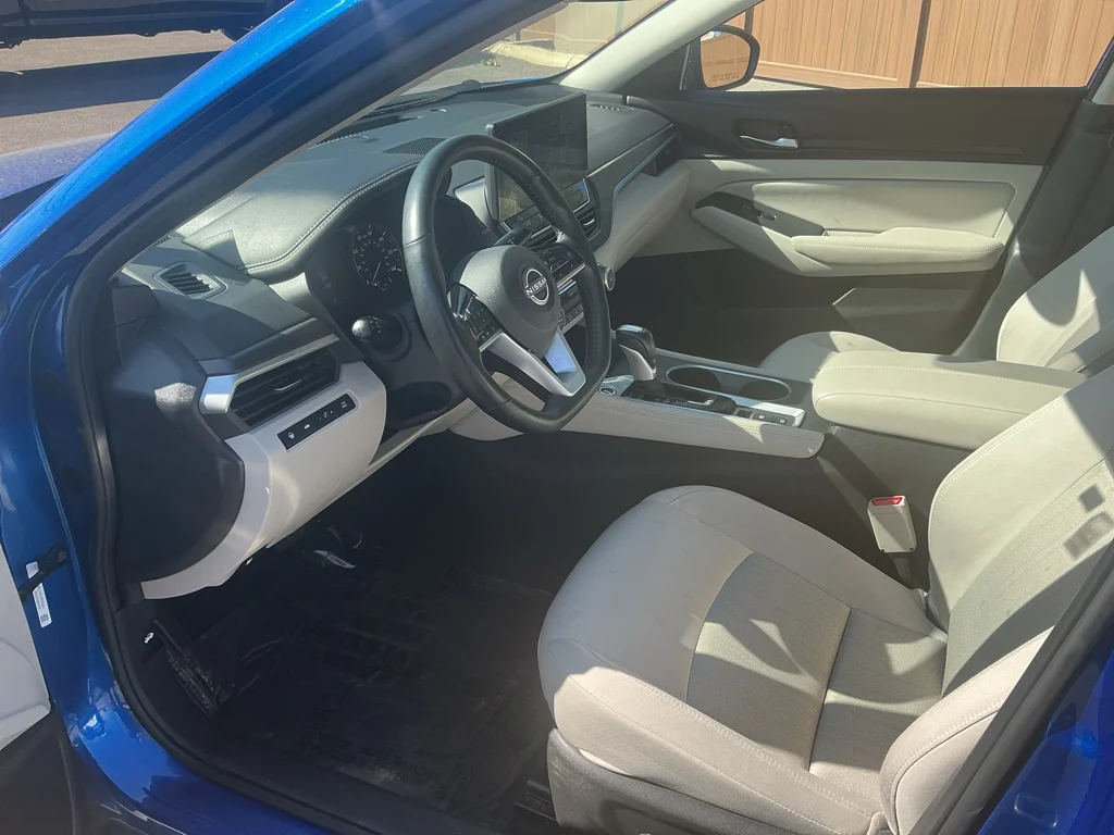 Used 2025 Bluestone Pearl Nissan SV image 11