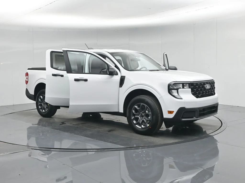 New 2026 Oxford White Ford XLT image 30