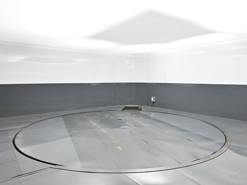 New 2026 Ceramic Gray Clear-Coat Exterior Paint RAM Laramie image 22