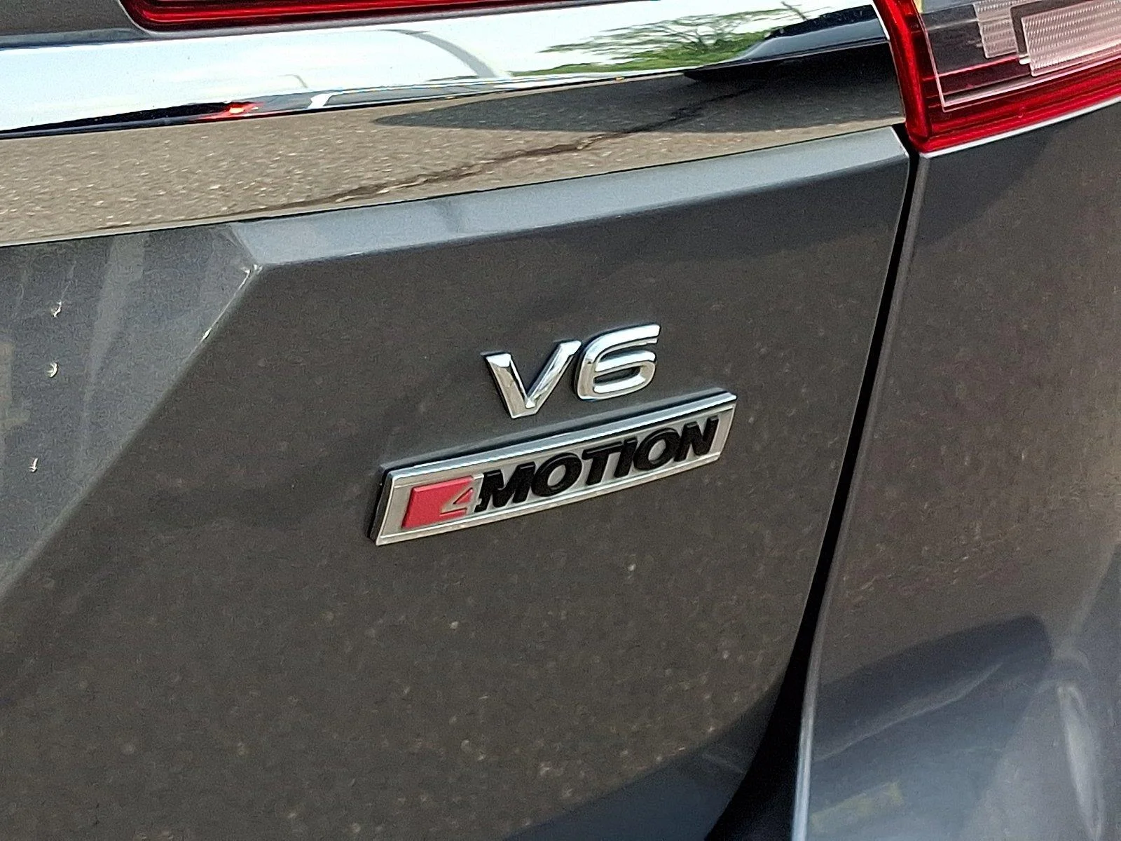 Used 2019 Platinum Gray Metallic Volkswagen 3.6L V6 SE w/Technology image 34