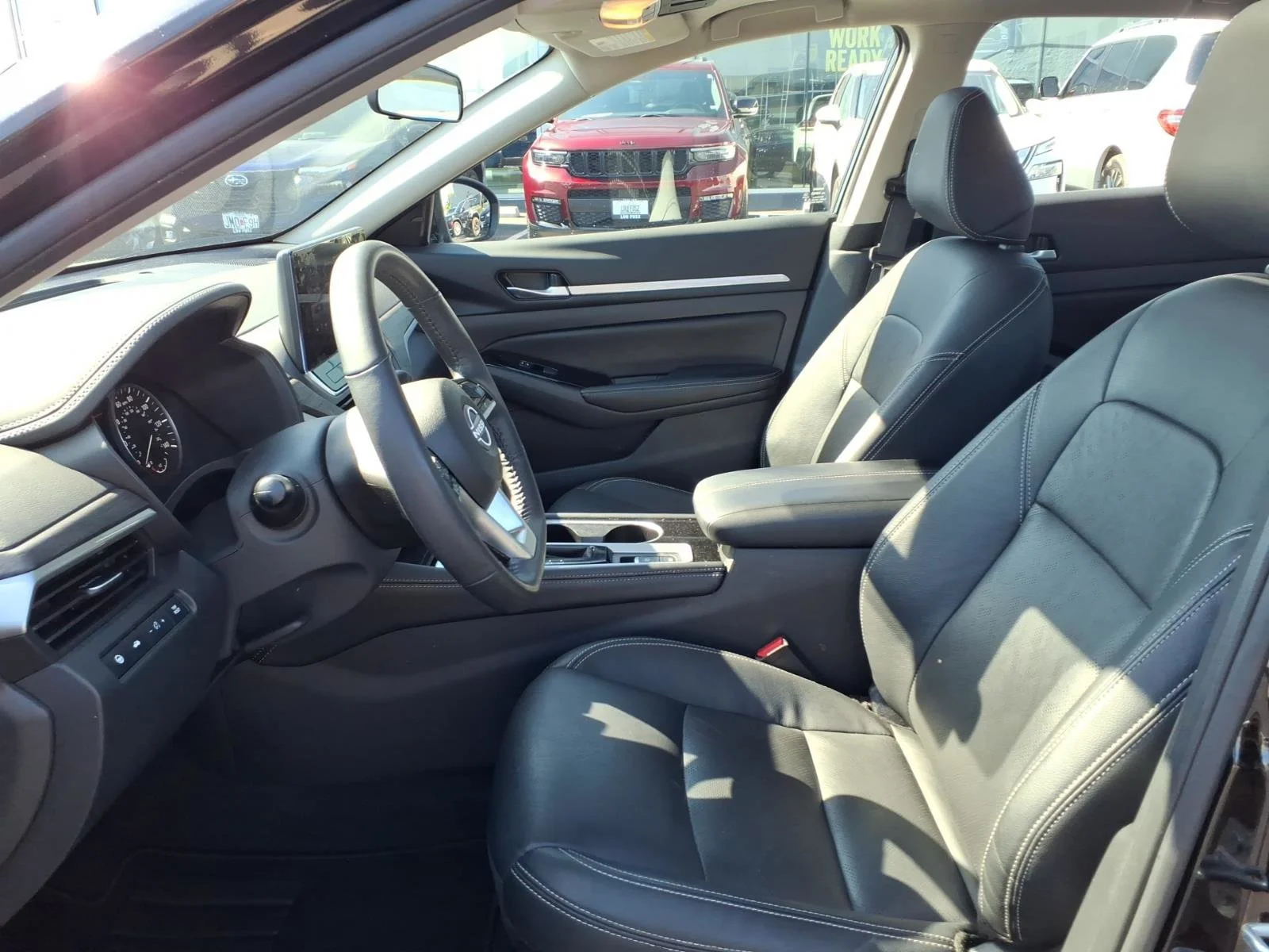 Used 2025 Super Black Nissan SL image 24