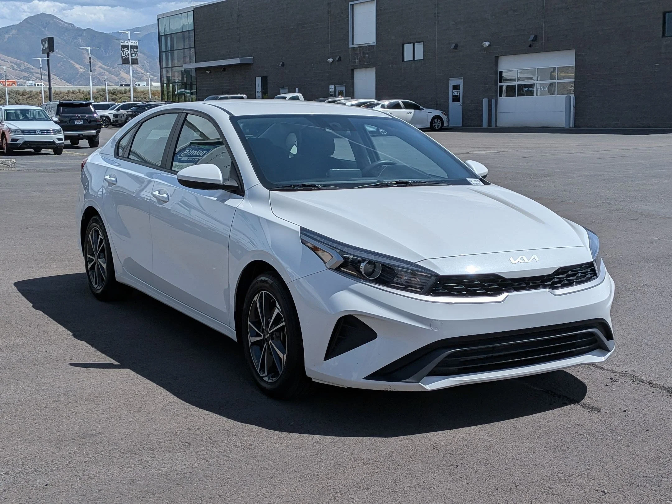 Used 2023 Snow White Pearl Kia LXS image 7