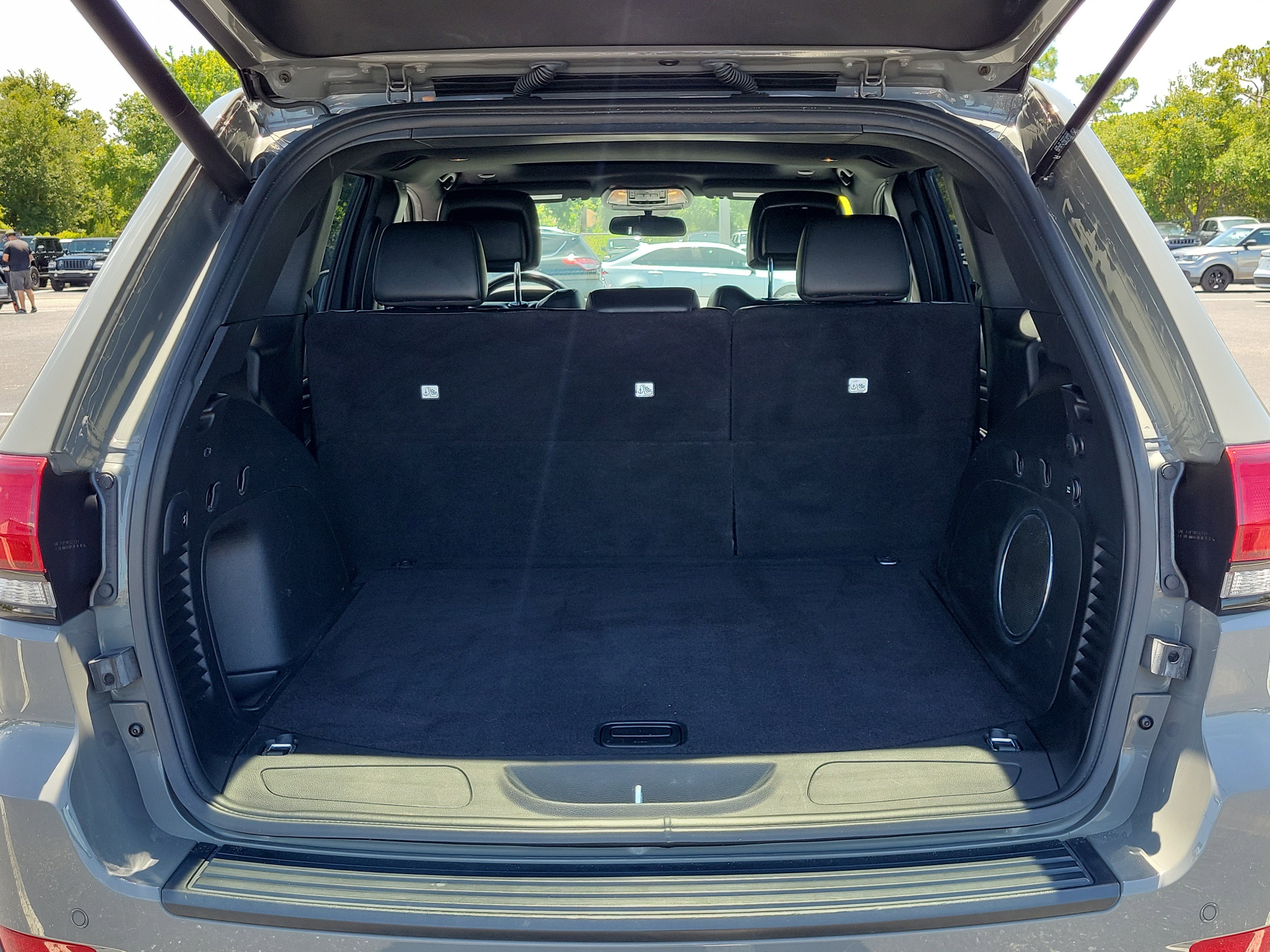 Used 2021 Sting-Gray Clearcoat Jeep Laredo X image 11