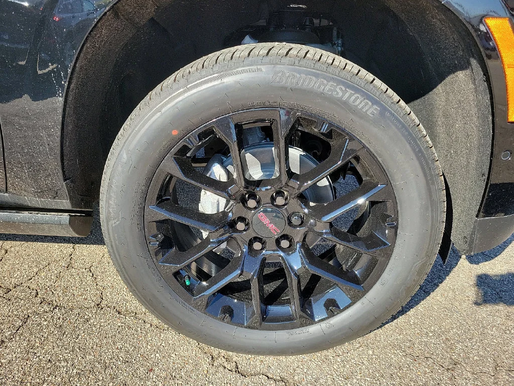 2026 GMC Yukon Denali - Photo 14