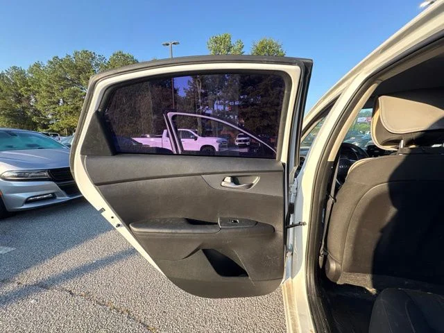 Used 2021 Clear White Kia LXS image 13