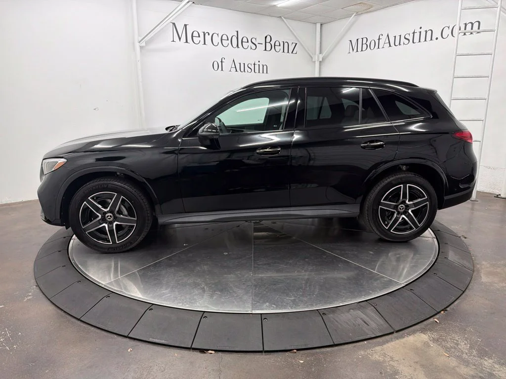 New 2027 Black Mercedes-Benz GLC 300 image 4