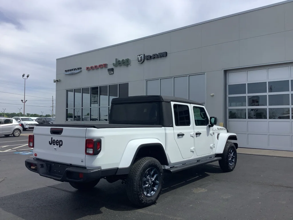 New 2026 Bright White Clear-Coat Exterior Paint Jeep  image 6
