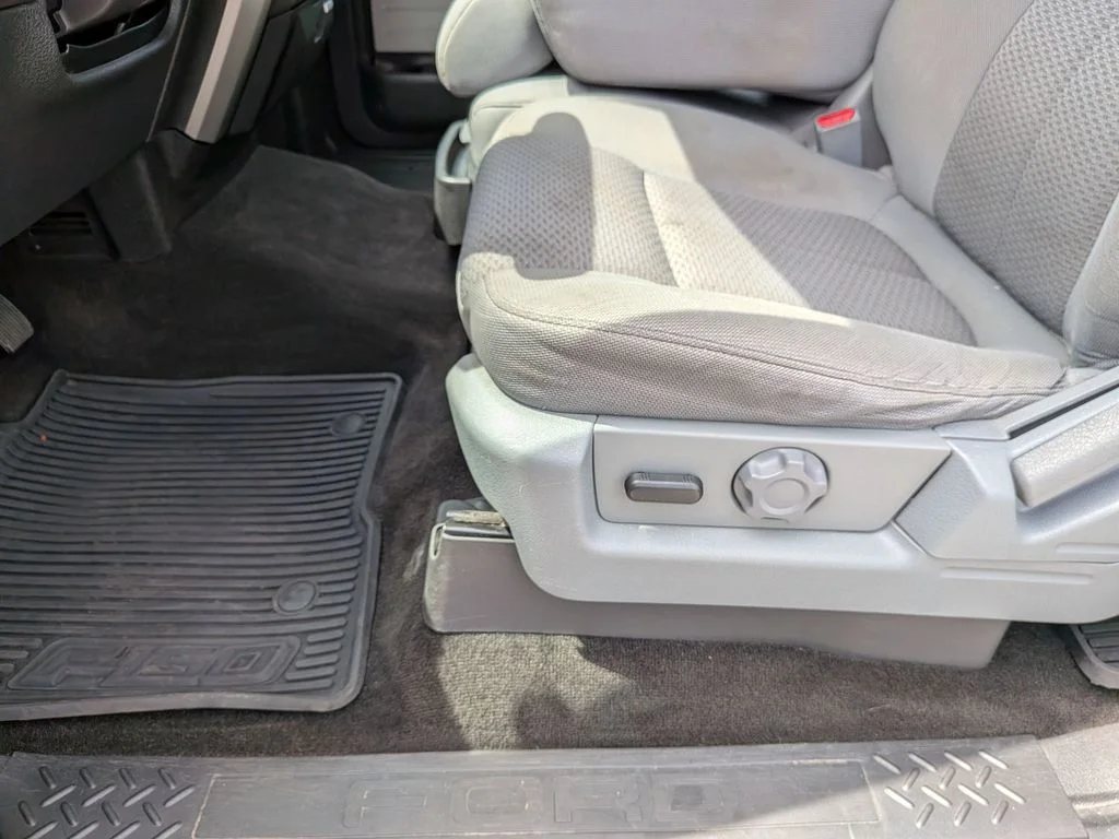 Used 2013 Black Ford XLT image 16