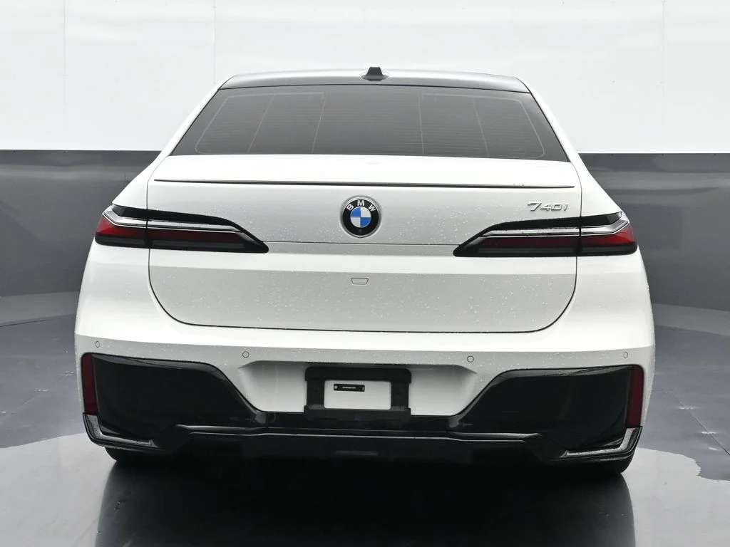 2025 BMW 7 Series 740i - Photo 7