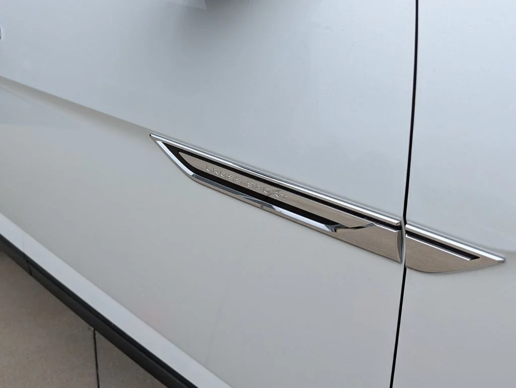 New 2026 White Volkswagen 2.0T SE w/Technology image 3