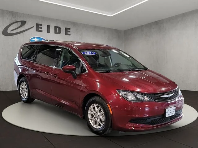 2023 Chrysler Voyager LX's photo