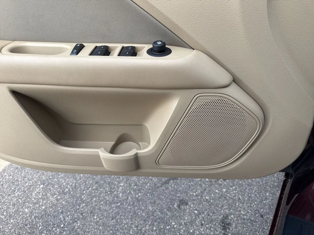 Used 2012 Cinnamon Ford SE image 18