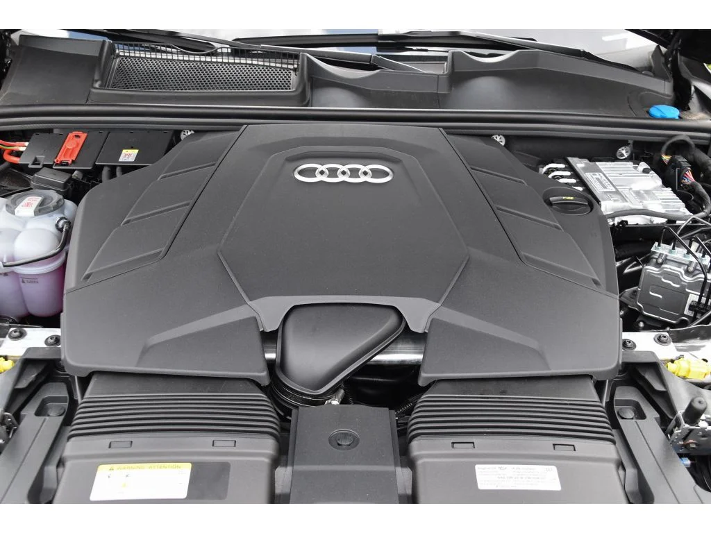 Used 2025 Gry Audi Premium Plus image 26