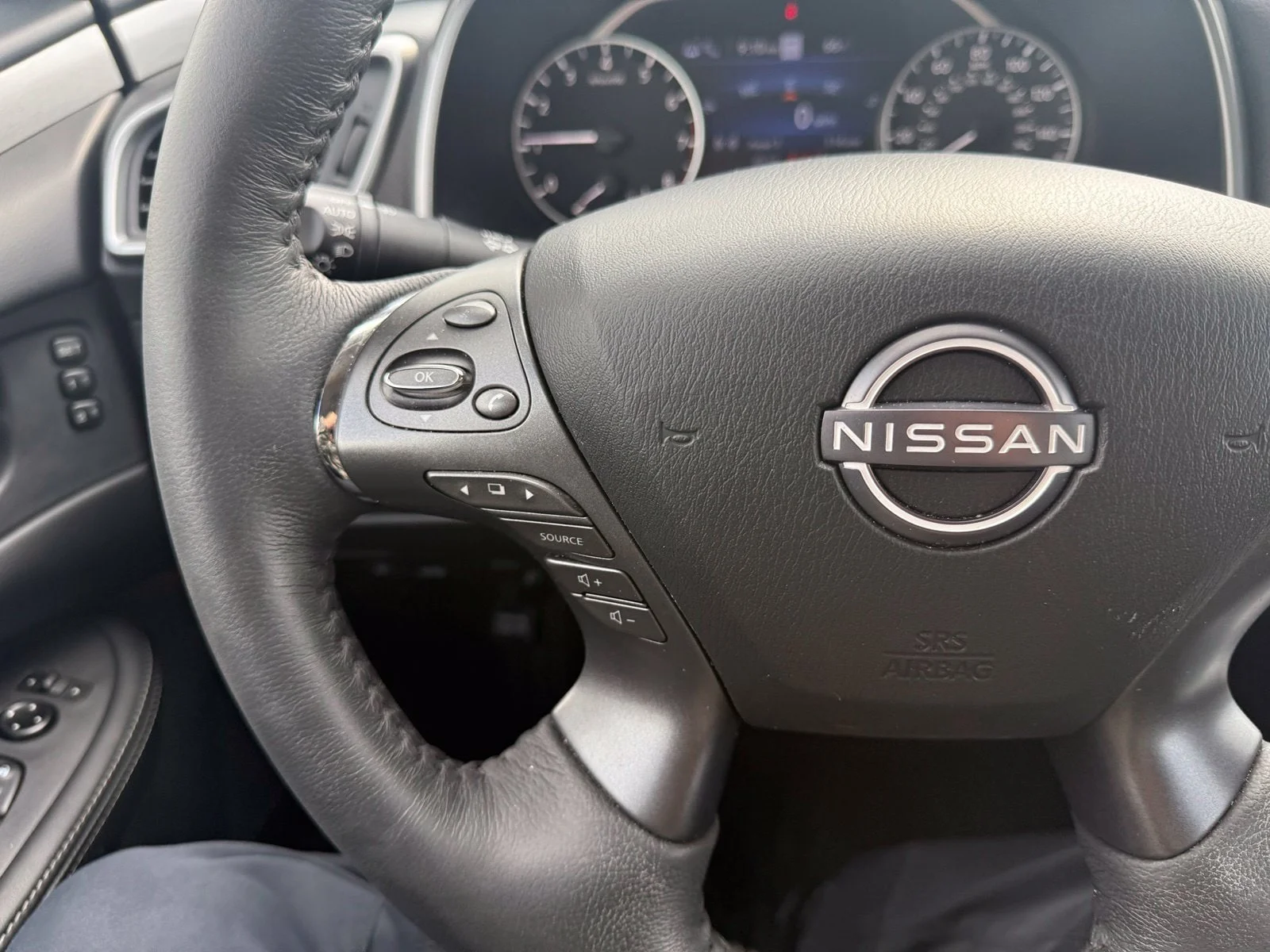 Used 2024 Pearl White Tricoat Nissan SL image 17