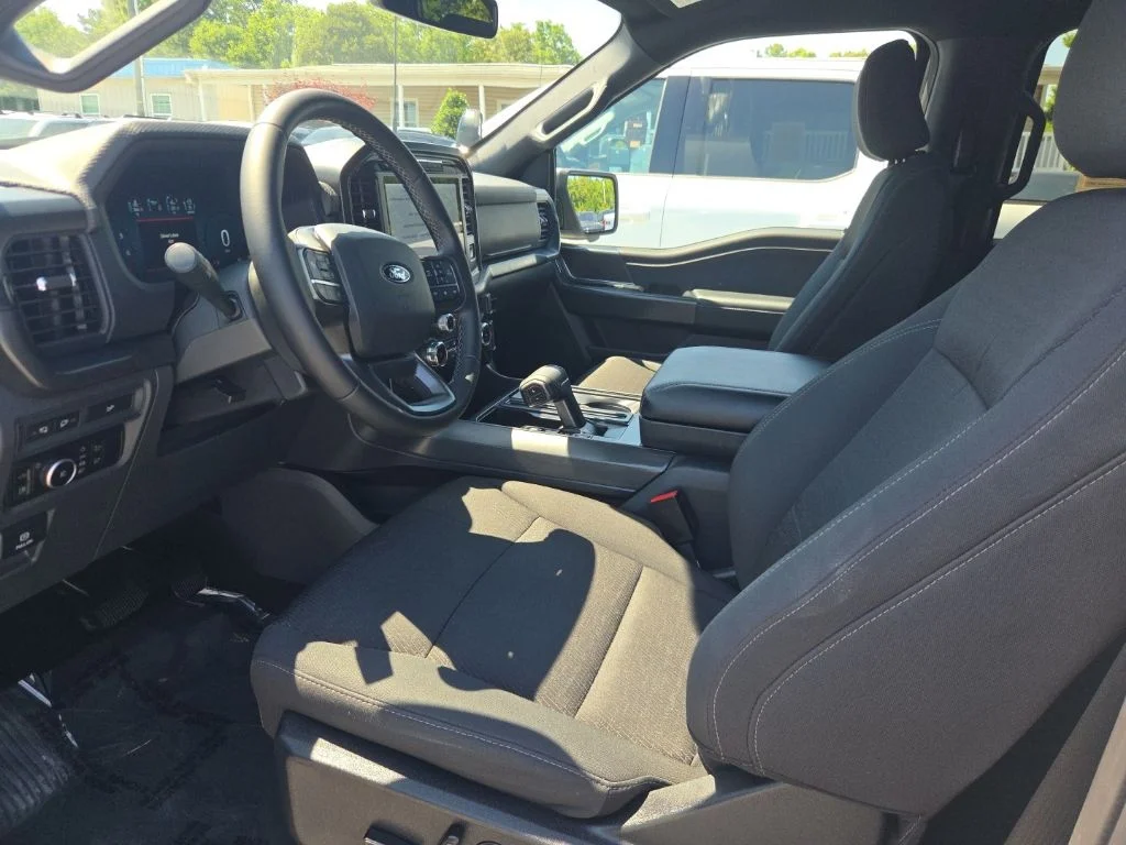 Used 2024 White Ford XLT image 3