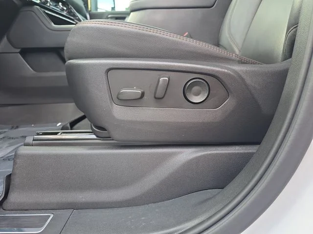 Used 2024 White GMC AT4 image 30