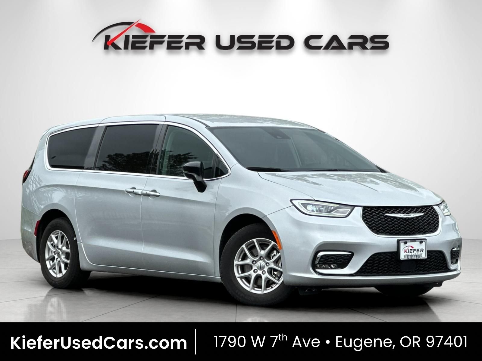 2024 Chrysler Pacifica Touring L's photo