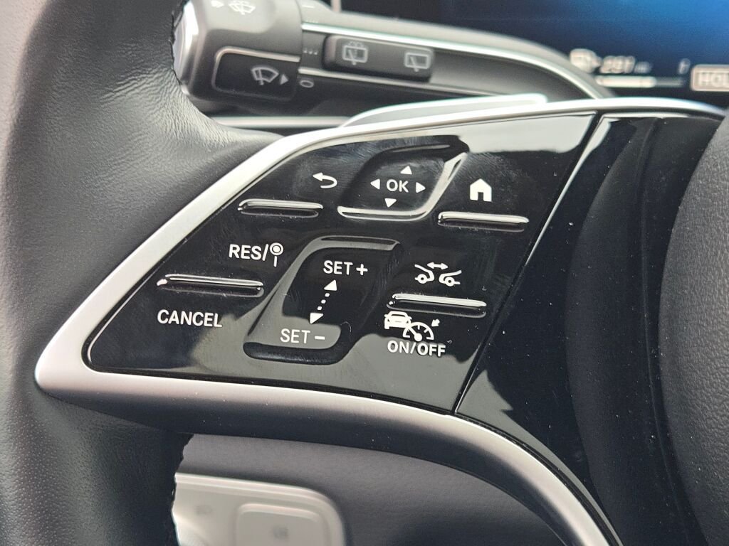 Used 2025  Mercedes-Benz GLS 450 image 34