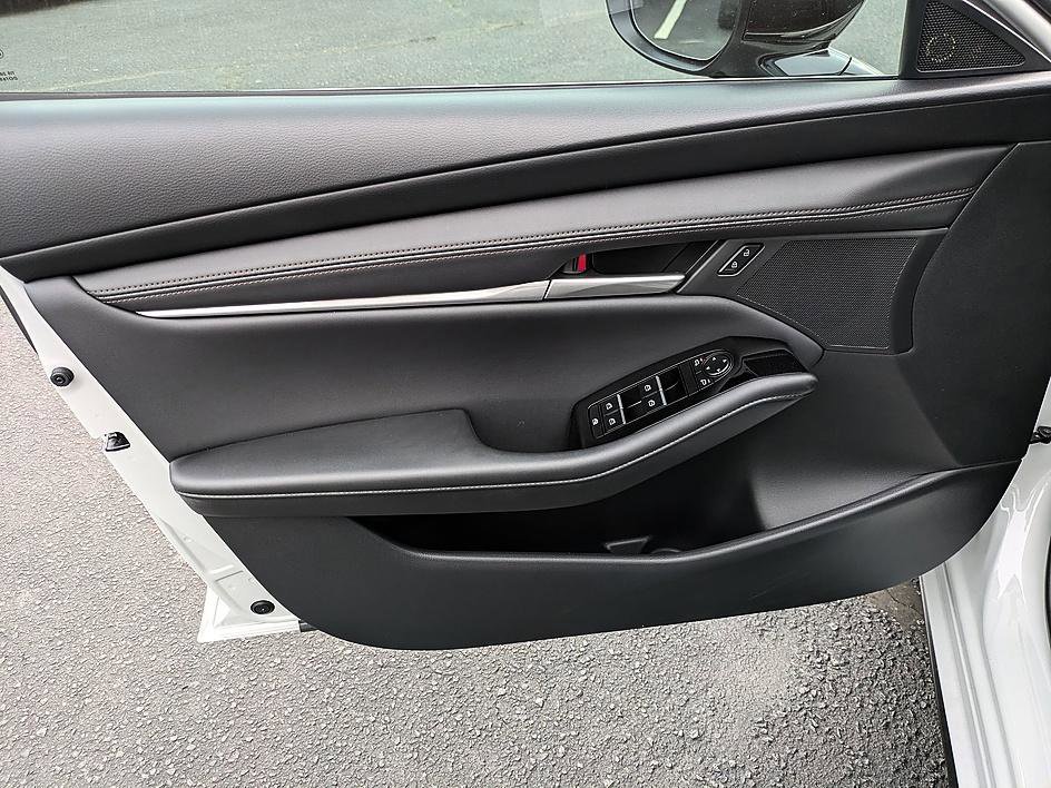 2026 Mazda Mazda3 Premium - Photo 11