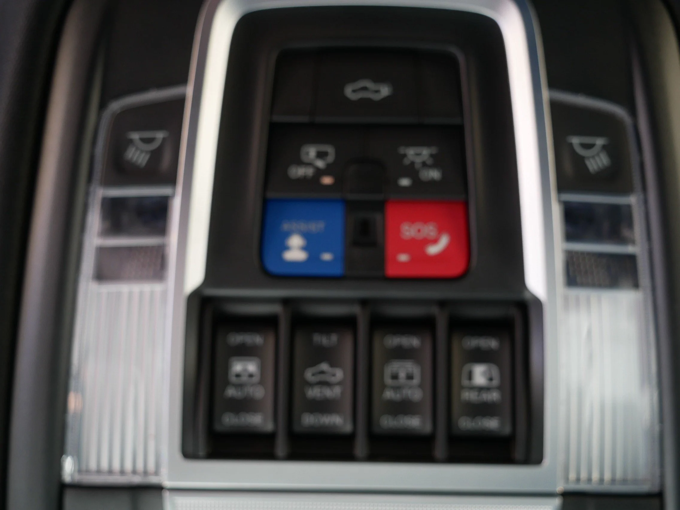 Used 2020 Billet Silver Metallic Clearcoat Ram Limited image 33