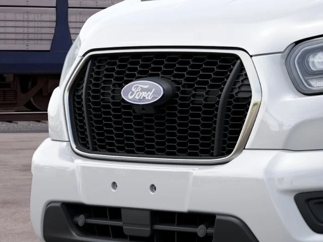 New 2027 Oxford White Ford XLT image 17