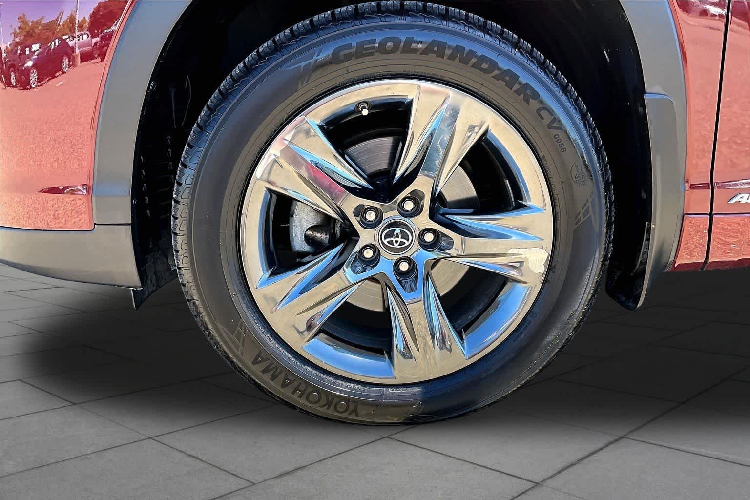 Used 2017 Ooh La La Rouge Mica Toyota Hybrid Limited Platinum image 10
