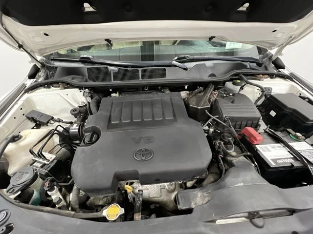 Used 2014 White Toyota XLE image 32