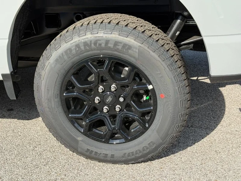 New 2026 Avalanche Ford XLT 4WD SuperCrew 5.5