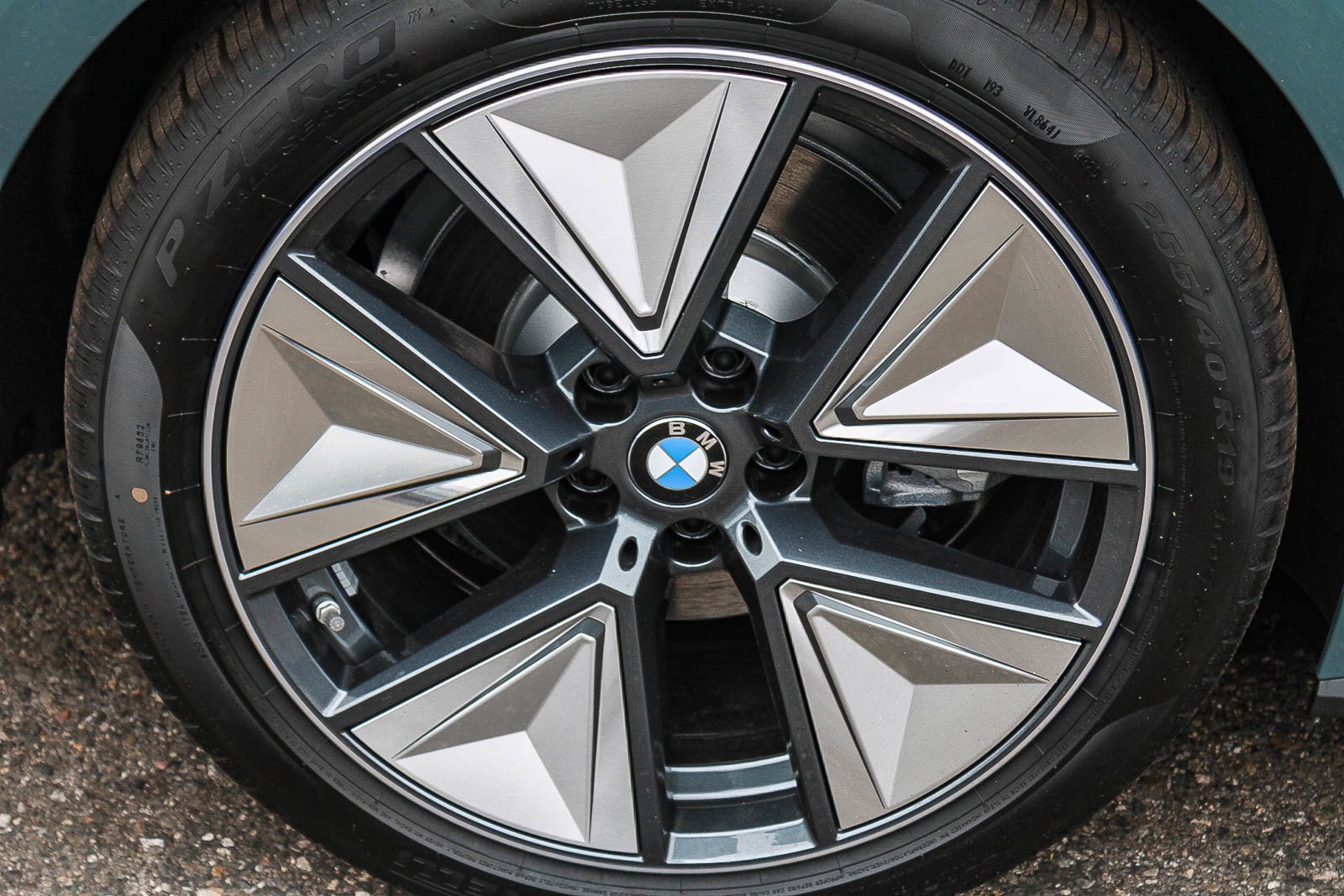 New 2026 Cape York Green Metallic BMW eDrive40 image 11