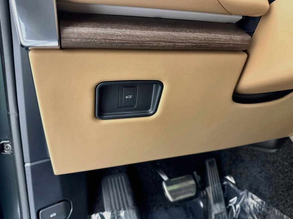 Used 2026 Green Land Rover SE image 10