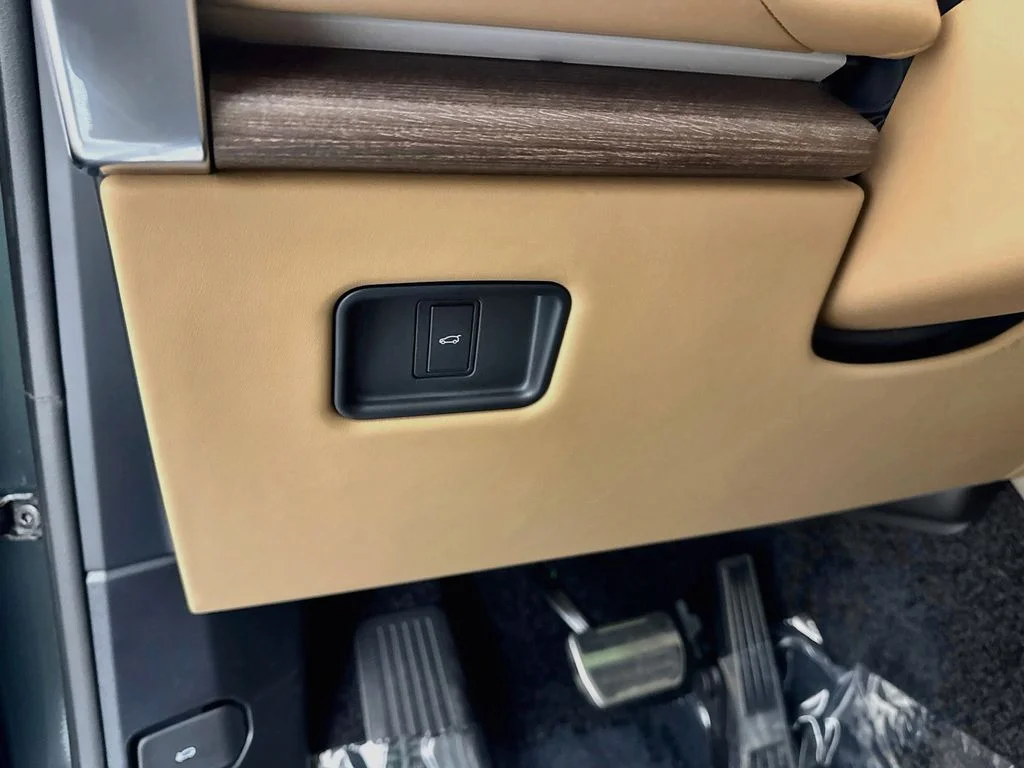 Used 2026 Green Land Rover SE image 10