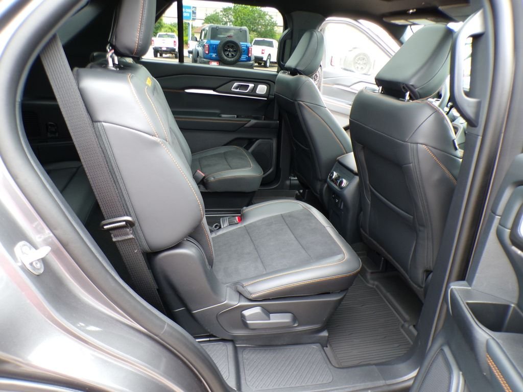 New 2026 Carbonized Gray Metallic Ford Tremor® image 32