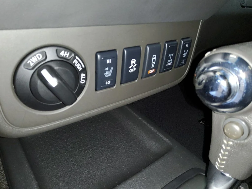 Used 2016 White Nissan PRO-4X image 27