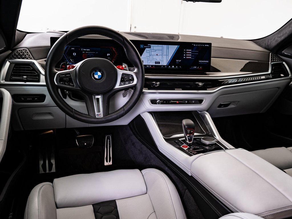 Used 2025 Marina Bay Blue Metallic BMW  image 4